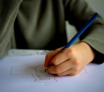 Zo help je je kind met Nederlands leren in het buitenland